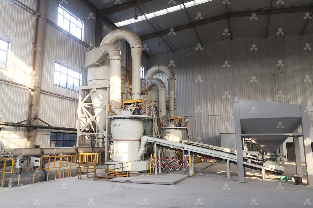 黎明重工工程师在客户现场进行设备安装调试与技术交流
